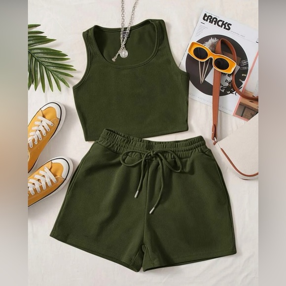 SHEIN Pants - Coordinated crop top & shorts 4X